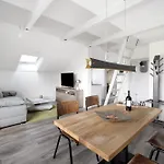 Loft Mit Seeblick Und Innenpool